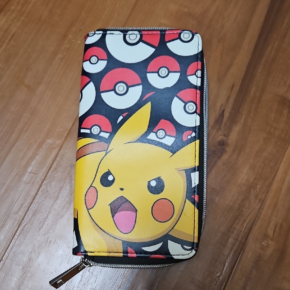 Pokemon Pikachu and Poké Ball Wallet